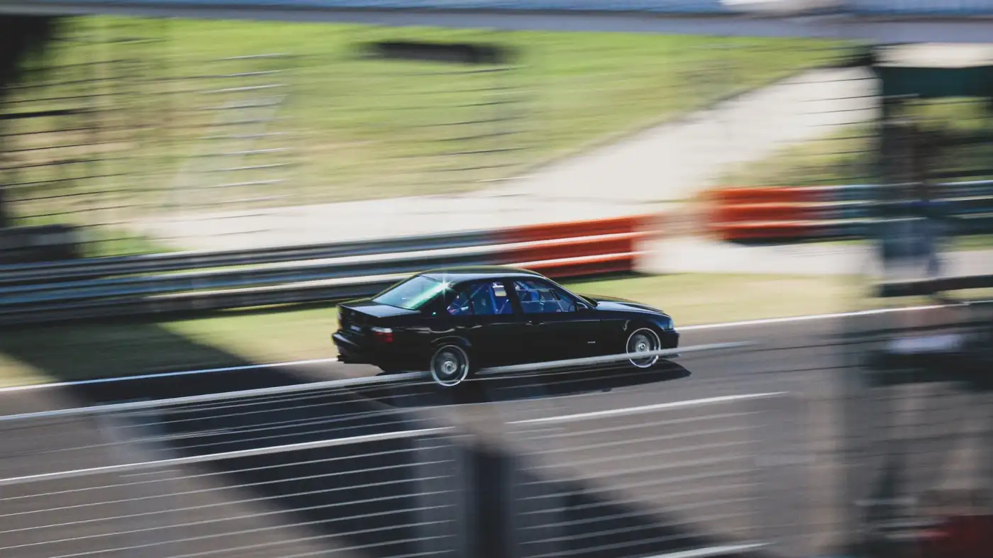 BMW E36 versenyzés közben